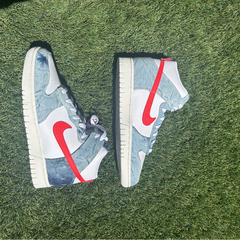 Nike High-Top Sneakers in White, Blue, and Red - New With Box - Picture 2 of 7